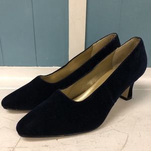 Wild Rose Heels Pumps‎ Velvet Navy Blue Size 10 Slip On Fabric Uppers Heels